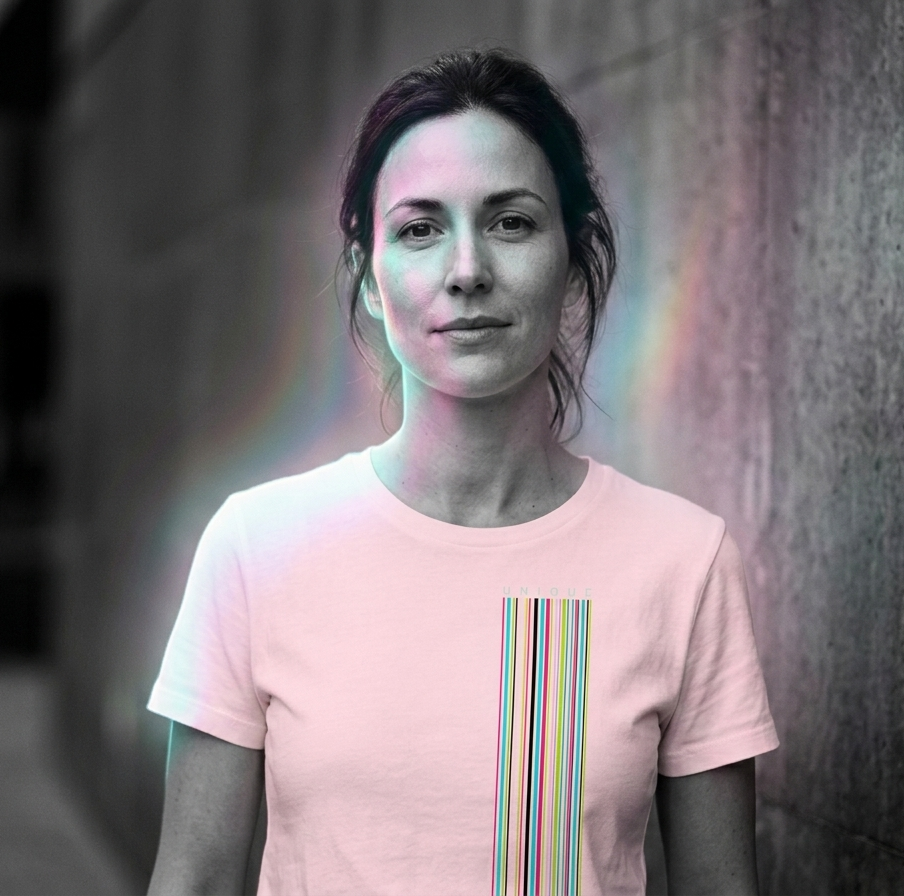 Frau in rosa Shirt - Frauen Shirts für Frauen mit Haltung